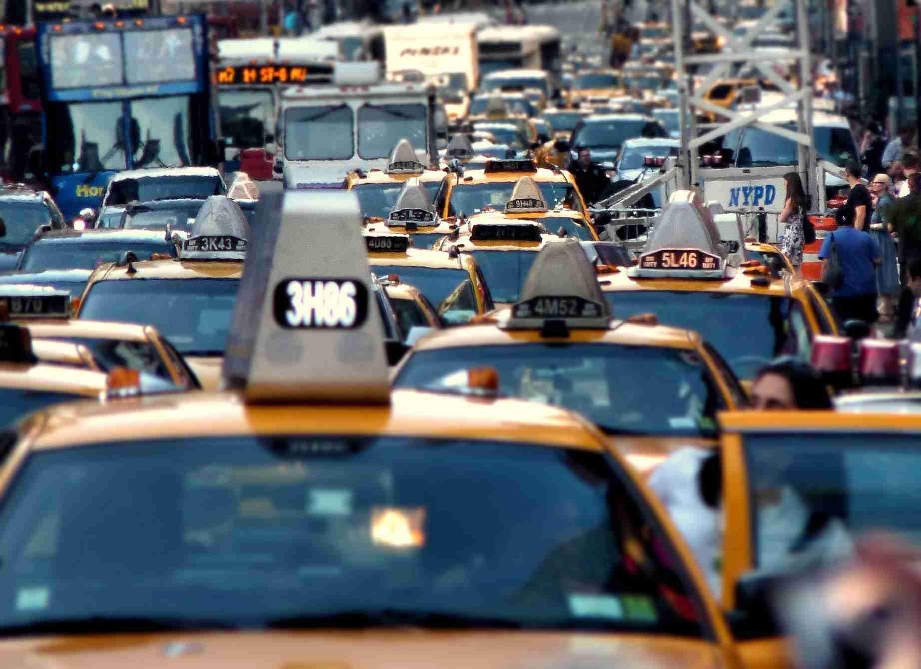 Estima-se que os custos relacionados com o tempo perdido no trânsito, em 2012, só em São Paulo, giraram em torno de R$ 45 bi